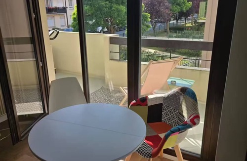 Rueil-Malmaison Apartment | Large fully equipped studio with terrace