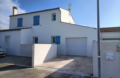 Saint-Denis-d'Oleron House | Large recent vacation home