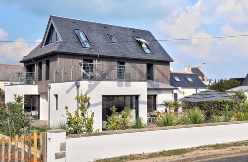 Guilvinec Villa | Large, recently built architect-designed house for 12 people
