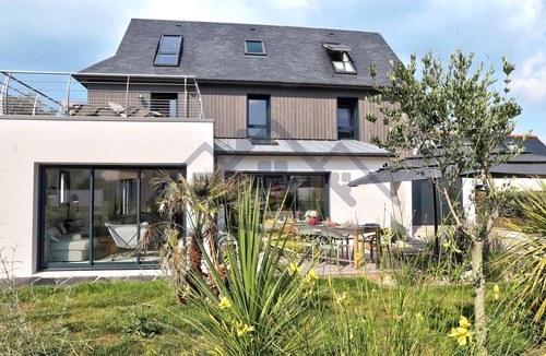 Guilvinec Villa | Large, recently built architect-designed house for 12 people