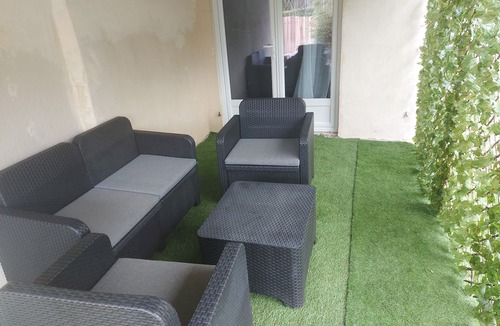 Ecquevilly Apartment | Large studio (annex house) near Paris