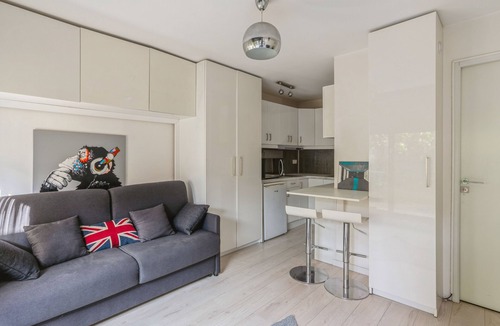 Chatillon Villa | Large villa with pool in Châtillon - Welkeys