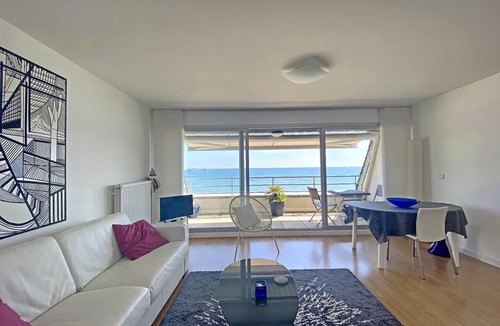 Larmor-Plage Apartment | Larmor-Plage 1BR with Terrace and Garage
