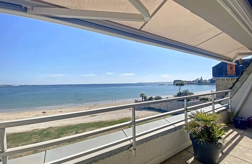 Larmor-Plage Apartment | Larmor-Plage 1BR with Terrace and Garage