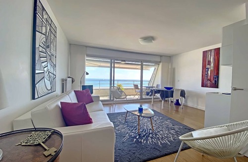 Larmor-Plage Apartment | Larmor-Plage 1BR with Terrace and Garage
