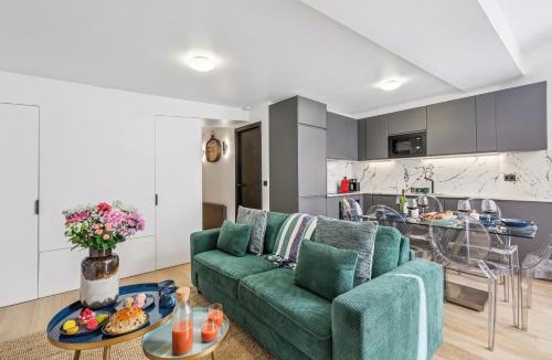 Quartier de la Monnaie Apartment | Lavie Maison jacuzzi Saint Germain