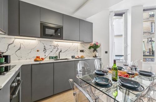 Quartier de la Monnaie Apartment | Lavie Maison jacuzzi Saint Germain