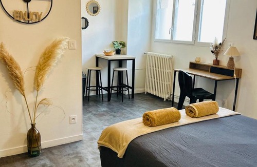 Caen City Centre Apartment | Le 2 - Grand studio Caen Centre Port de plaisance