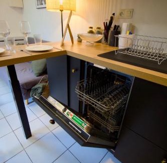 Cherbourg-en-Cotentin Apartment | Le Bohème, Maisonnette en duplex avec cour privée, Intendance Luxury Host