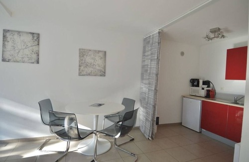 Bayeux Apartment | Le botanique, outdoor studio with wifi