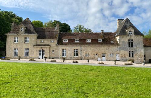 Villedieu-les-Bailleul House | Le Château du Domaine de Tertu - Piscine chauffée - Calme - Forêt