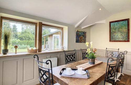Bayeux House | Le Chat Qui Veille