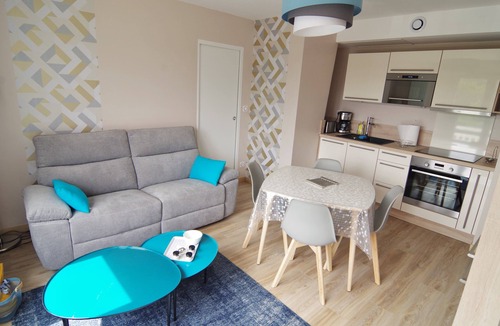 Criel-sur-Mer Apartment | Le Galet Bleu, a 4-star apartment by the sea