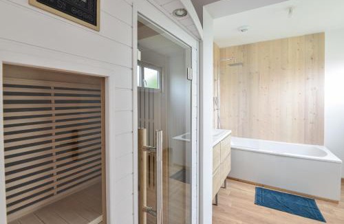 Sainte-Honorine-des-Pertes House | Le Guillaume - Sauna - A moins de 2 km de la plage