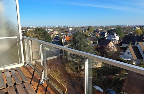 Quartier Malherbe Apartment | Le haie vigné, large quiet apartment close to town center