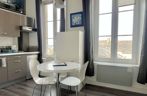 Arromanches-les-Bains Apartment | Le Joffre - Studio sur la Digue en Centre Ville
