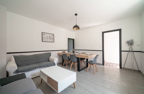 Les Moitiers-d'Allonne House | Le Logis d'Allonne - 10min de la Plage