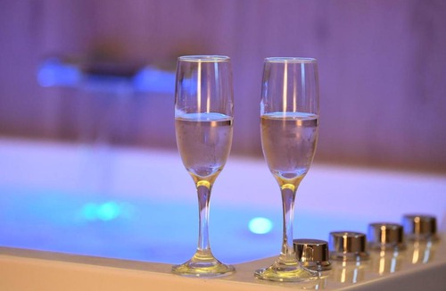 Conflans-Sainte-Honorine Apartment | Le Lotus Suite romantique avec SPA privé