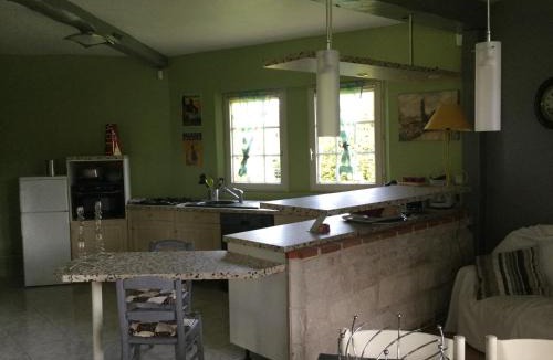 Benesville House | Le manège du silence