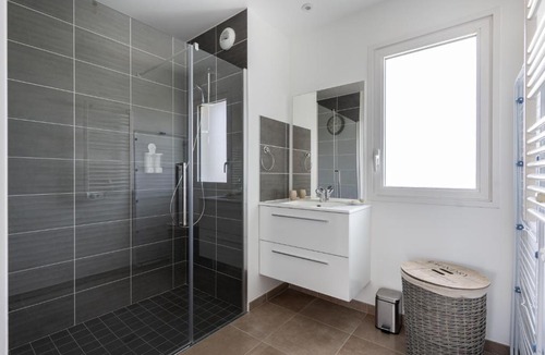 Montaigu Apartment | Le Marnier - Moderne & Central
