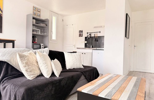 Bayeux Apartment | Le Milo - The 21st Plate Collection