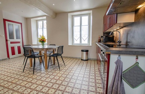 Fontaine-les-Gres House | Le Nid d'Hirondelles