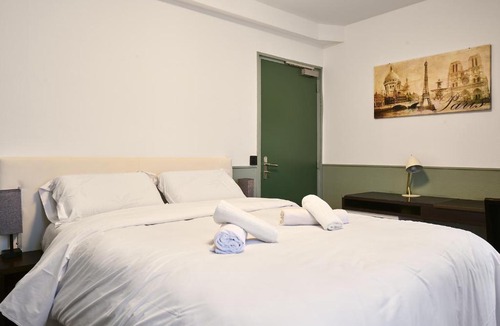 Quartier de la Goutte-d'Or Hotel | LE PADIRAC