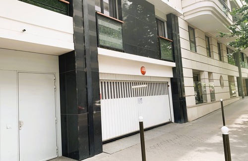 Republique–Point-du-Jour Apartment | "Le Paradis" | 2 bedrooms, balcony, parking (70m2)