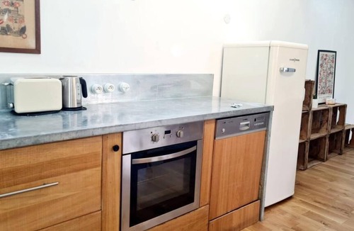 Zola Apartment | Le petit bois: Superb house with garden!