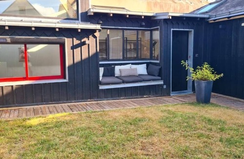 Zola Apartment | Le petit bois: Superb house with garden!