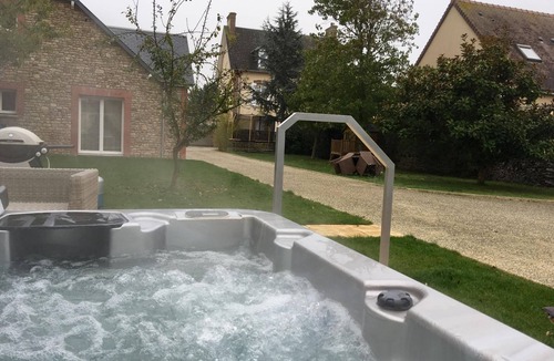 Saint-Pair-sur-Mer House | "Le Rayon Vert" mit Jacuzzi by Interhome