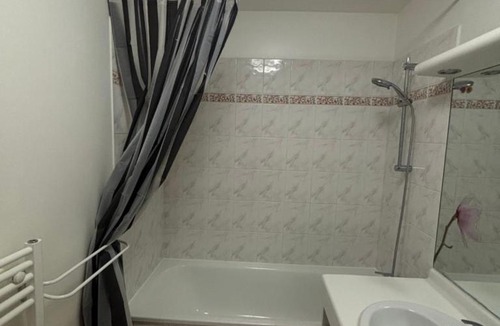 Montigny-le-Bretonneux Apartment | Le Refuge Moderne