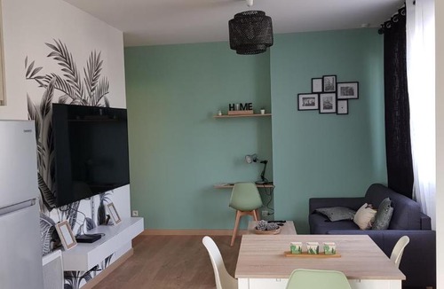 Chanteloup-les-Vignes Apartment | LE Repaire Du Capitaine