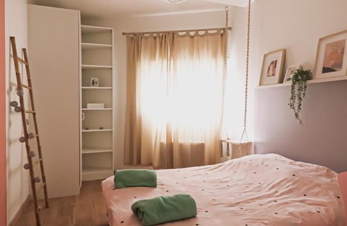 Chanteloup-les-Vignes Apartment | LE Repaire Du Capitaine