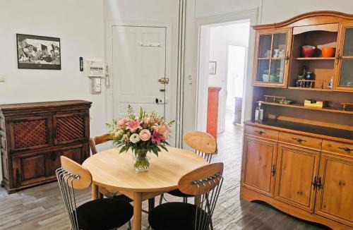 Centre ville - Urbanistes Apartment | Le Repaire Fougérais - Hyper Centre