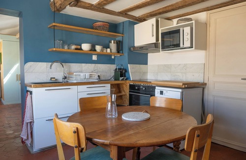 Saint-Louis Apartment | Le Royale6 · Calm & Stylish F4, Family‑Friendly, Steps from Castle & Stations