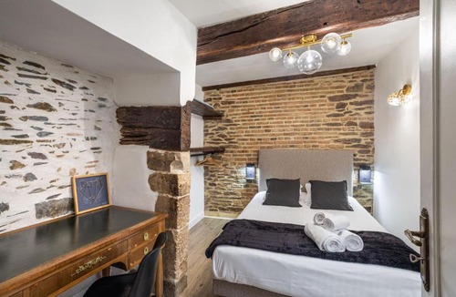 Dinan - Saint-Malo Apartment | Le Saint-Louis - Appt 3 chambres au cœur de Rennes