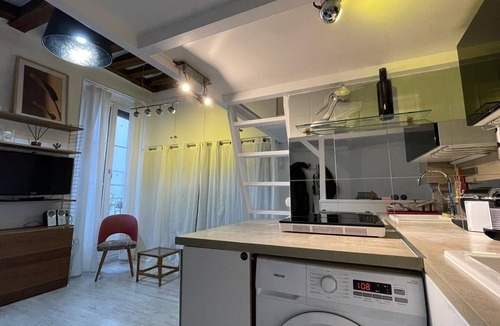 Quartier Saint-Ambroise Apartment | Lease Mobility Studio near Marais