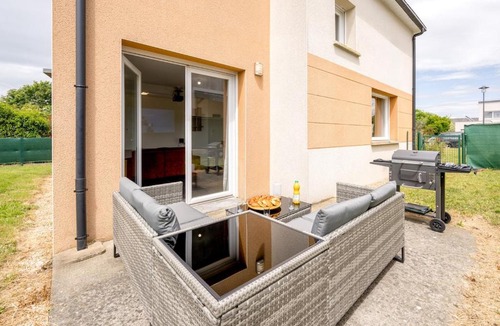 Yffiniac Apartment | Les Fauvettes I Maison cosy avec jardin et cinéma
