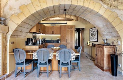 Troo House | Les Iris – Unique Troglodyte House in Trôo