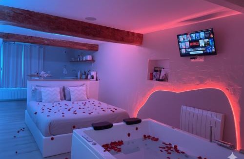 Montrevault-sur-Evre Apartment | Les Jolies Nuits - À la folie, Loft & Spa