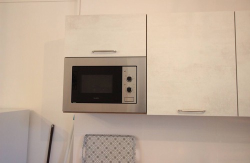 Thierville-sur-Meuse Apartment | Les Loges de Véro RDC - 5 min from Verdun, private parking, motorcycle garage, air conditioning.