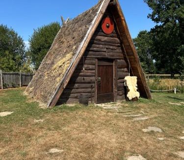 Pleine-Fougeres Ski Chalet | les portes de l'histoire