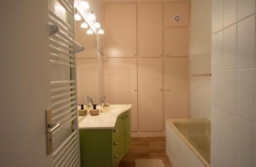 Centre ville - Urbanistes Apartment | Les Rosiers - Séjour lumineux & 3 grandes chambres