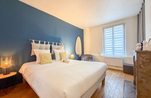 Chartres Apartment | Les Volets Bleus