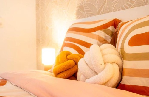 Quartier Grammont Apartment | Literie d'exception, luxe calme et confort