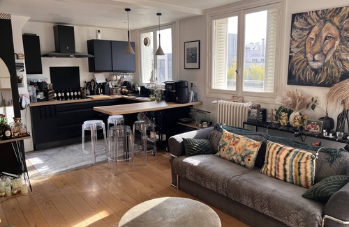 Republique–Point-du-Jour Apartment | Location Estivale