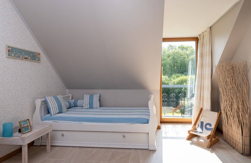 Theix-Noyalo Bed & Breakfast | Locmariaquer Guest Room with Terrace, Wi-Fi, and Air Conditioning in High Season