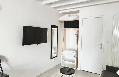 Miroir - Batignolles Apartment | Loft 5 Premium - Near Station