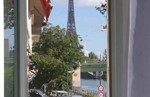 16th Arrondissement Apartment | Loft Avec vue sur la Tour Eiffel et sur la Seine